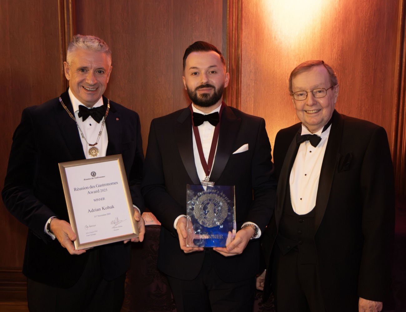 Adrian Kobak receiving the Réunion des Gastronomes Award 2025